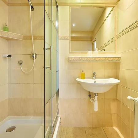 Garni Patriot ترنافا