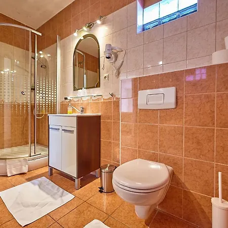 بيت ضيافة Garni Patriot ترنافا