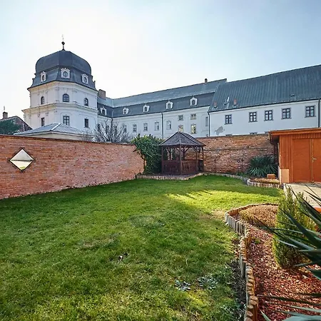 Dependance Patriot Trnava Guest house