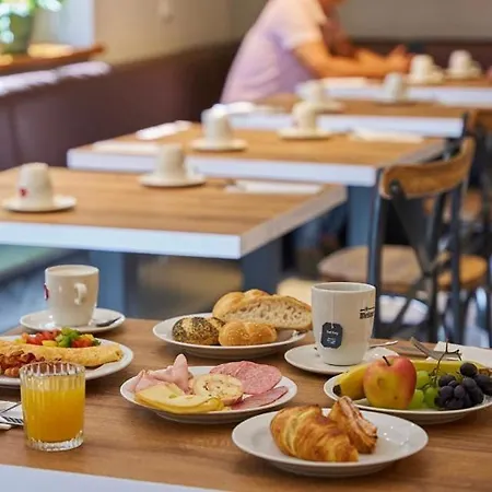 بيت ضيافة Garni Patriot ترنافا