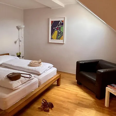Hotel Garni Patriot Гостевой дом Трнава